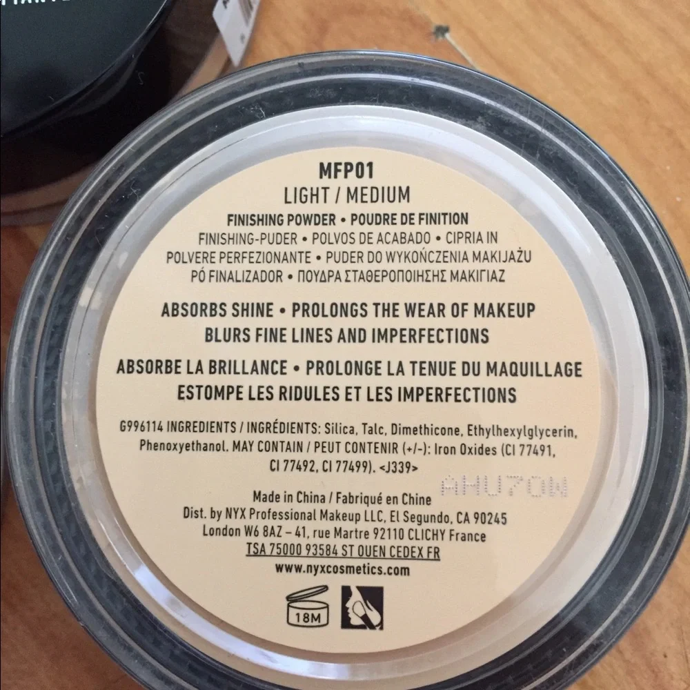NEW NYX MINERAL MATTE FINISHING POWDER - Picture 2 of 2